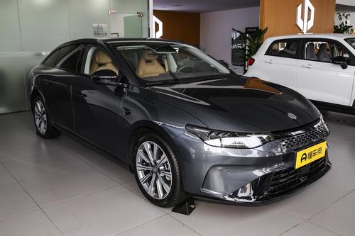 零跑C01：价格低配置高，轴距2930mm，家用选它如何？