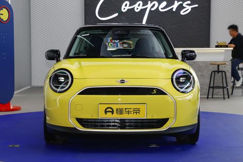 “长城+宝马”首款车上市，全新MINI纯电版18.98万起，颜控别错过