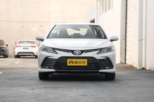 试驾丰田凯美瑞：配2.0L自吸发动机，NEDC综合油耗5.7L，值得入手