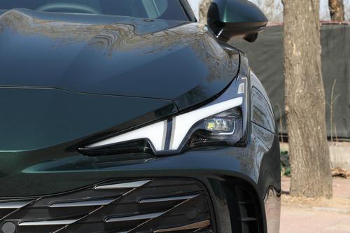 想买操控好的轿车车型，不妨看这款，百公里加速6.5s，舒适、省油