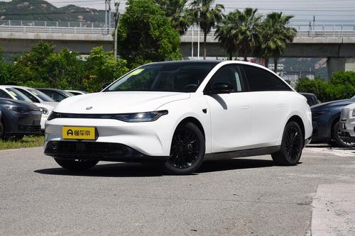 零跑C01：国产中大型轿车，空间大续航强，家用性价比高