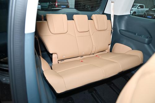 价格不贵，轴距超2米9的7座MPV，油耗低至5.58L，家用来看传祺E8