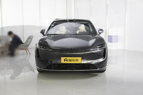 智界R7实测：续航667km，加速5.9秒，有实力挑战Model Y