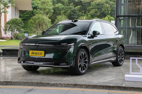 试驾极氪7X，8295芯片+800V超充，纯电续航780km，家用选它合适吗