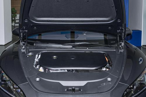 还看宝马5系？三电机四驱破千扭矩，空间大颜值高，这车是真豪！