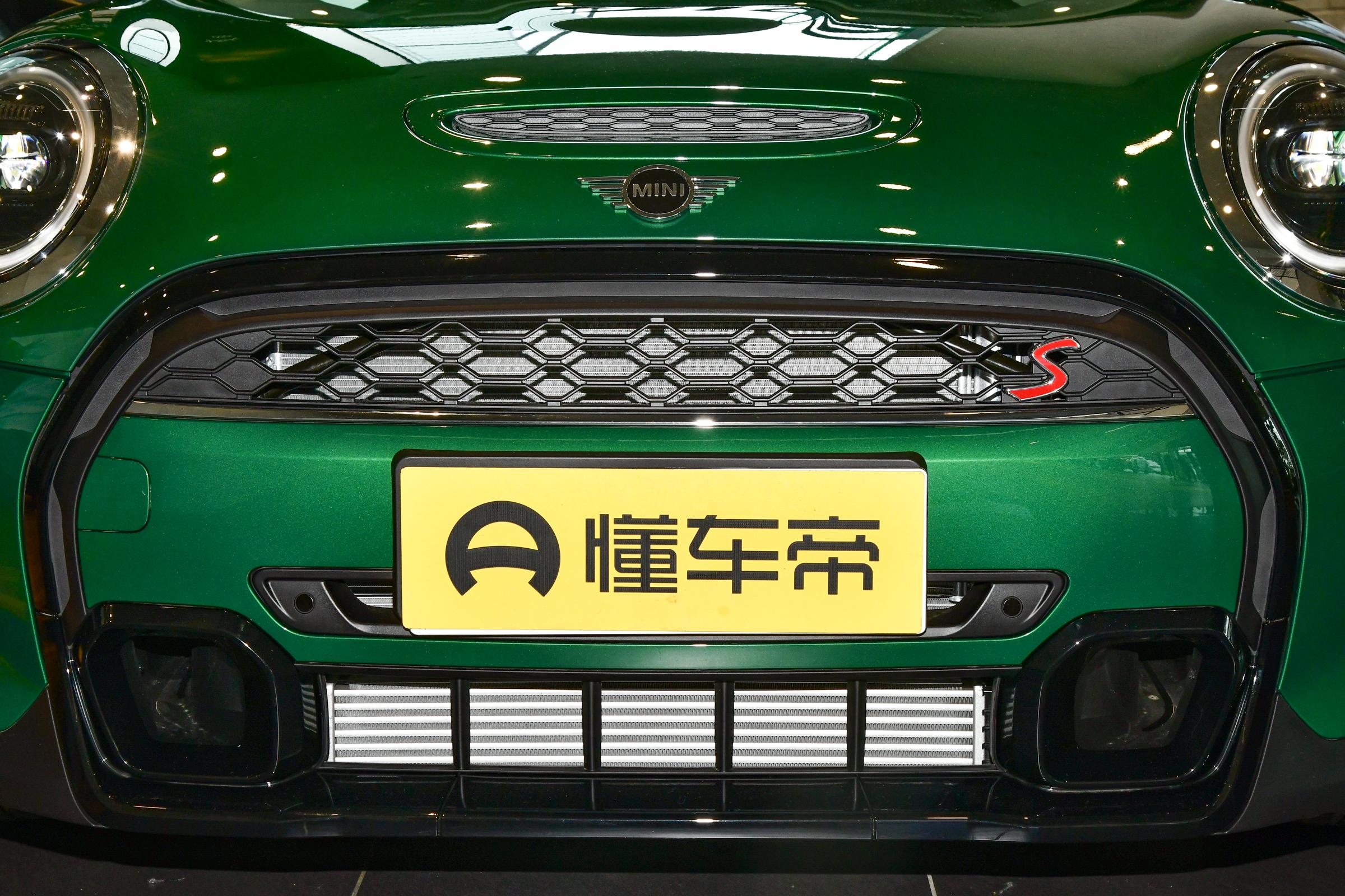 MINI 2022款 2.0T COOPER S 艺术家 五门版图片_MINI_6/92张图片_汽车外观图库_懂车帝