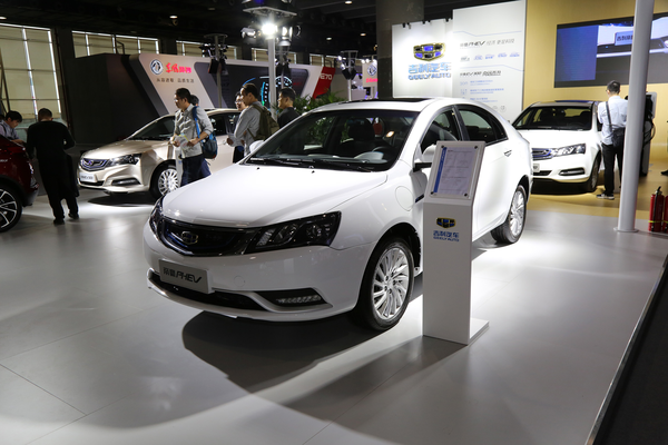 帝豪PHEV 2017款 1.5L 尊贵型油箱容积(L)_车身图