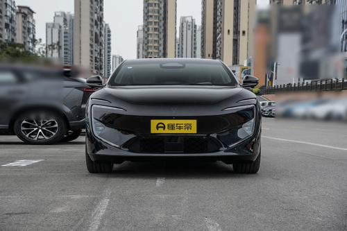 30万预算买什么车好？对比了奔驰C级，最后选择了阿维塔12！