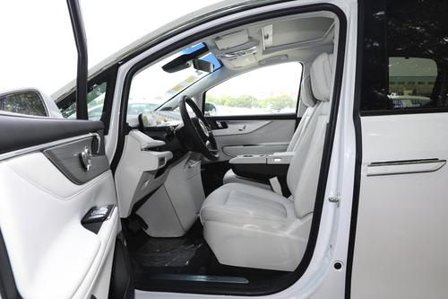 搭1.5T插混动力，大七座布局，别克GL8陆尊PHEV适合家用