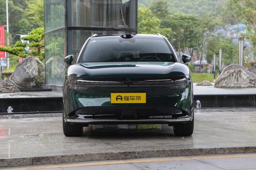 26.99万的极氪7X，零百加速3.8秒，家用也有性能车！