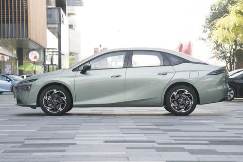 高级感提升，售价14.99-20.29万，AION S MAX哪款更适合家用?