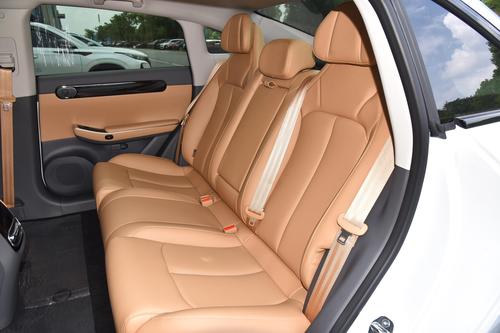 家用轿车性价比之选，大五座布局，有颜值有操控，关键价格便宜