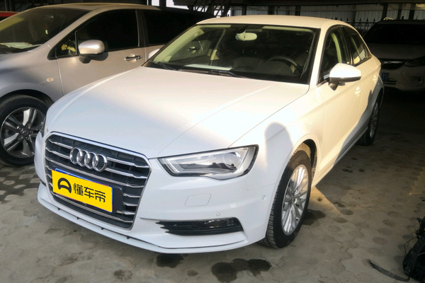 奥迪A3 2014款 Limousine 35 TFSI 自动进取型方向盘材质_内部配置图