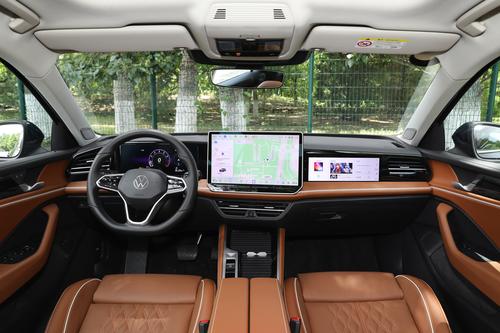 2024款迈腾380TSI至尊版与2025款帕萨特PRO对比，谁更值得买