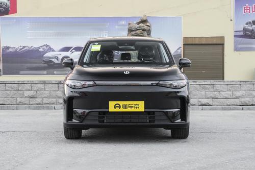 纯电续航530km，月销近8千台，空间大，实拍零跑C10