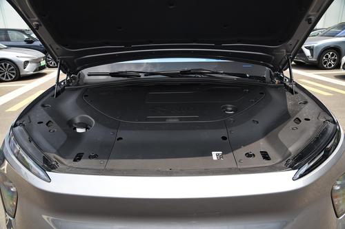 这SUV带智能双腔空悬，双电机四驱爆653匹马力，解读蔚来ES8