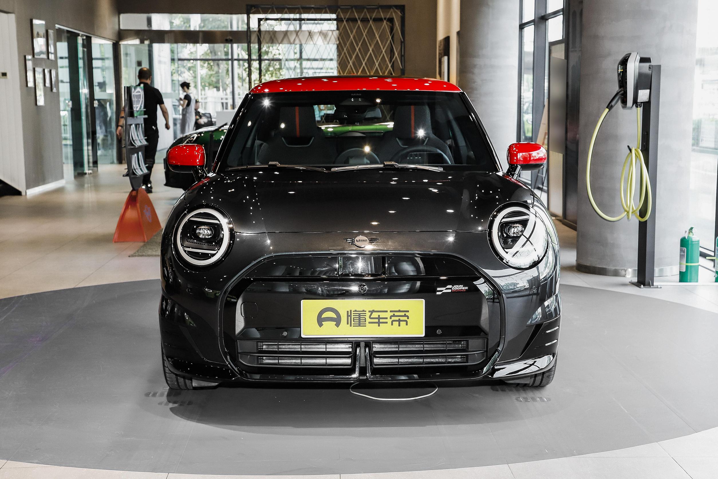 电动MINI COOPER 2024款 COOPER SE 赛车手图片_MINI_3/147张图片_汽车外观图库_懂车帝