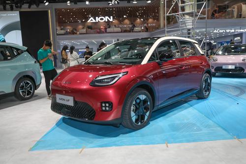 广汽埃安再添"新丁"，预售价8.98万起，哪款更值得推荐？