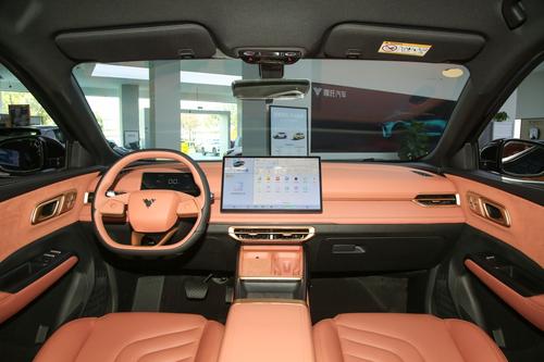 续航510km，轴距2770mm，配置丰富，新款哪吒X表现如何？