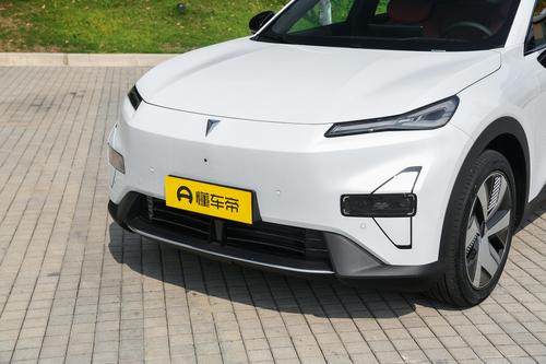 全系配5R5V12U，轴距超2.8米，7.3s破百，深蓝S05纯电版带劲吗？