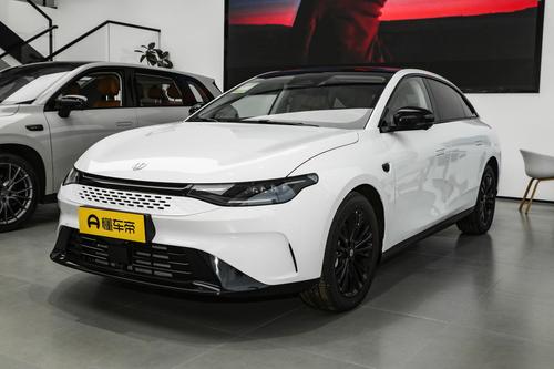 13万多的轿跑，车长5米多，续航1176km，零跑C01值得一看