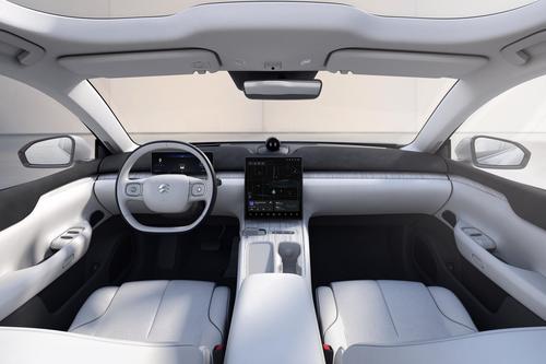 宝马5系新对手，3060mm轴距+3.8s破百，颜值高还好开，蔚来ET7