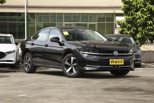 大众迈腾：车长近5米，吃92号油，家用选它如何？