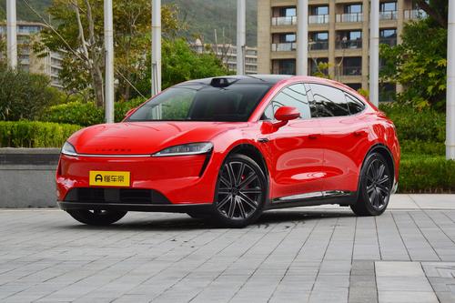 鸿蒙智行新爆款！续航超700km，3.9秒破百，比Model Y香？