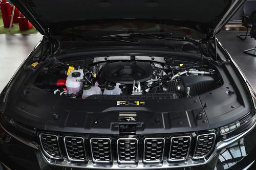 中大型SUV，配2.0T插混，适合越野，体验大切诺基4xe（进口）