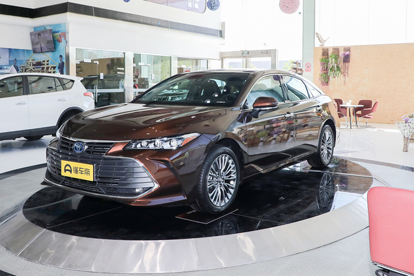 亚洲龙 2019款 双擎 2.5L XLE尊贵版 国V前轮胎规格尺寸_车轮/制动图