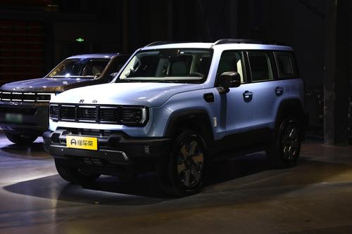 新车 | 或10月上市/1.5T增程动力 北京BJ40魔核电驱版“海风蓝”实车