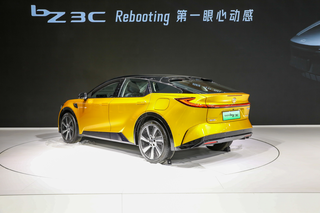 新车 | 纯电轿跑SUV/提供双色车身/2025年初上市 曝丰田bZ3C更多消息图2