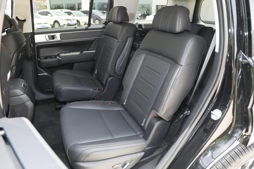 2.0T+8AT，大6座配零重力座椅，还有四驱，这款SUV越野家用都合适