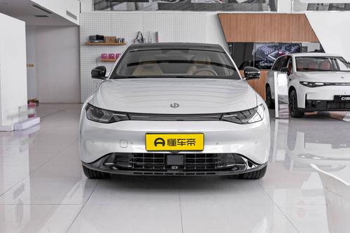 零跑C01：13.68万起售，轴距2930mm，家用空间够大！