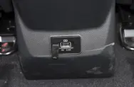 后排USB接口