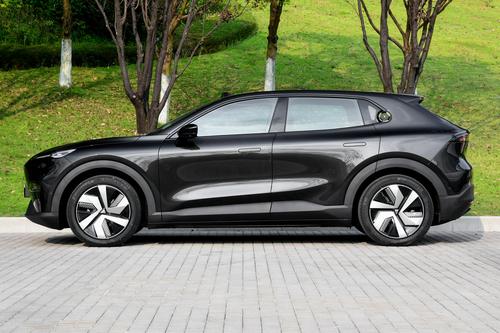 智驾全系标配，轴距接近2米9的SUV，不到12万起售，深蓝够实在！