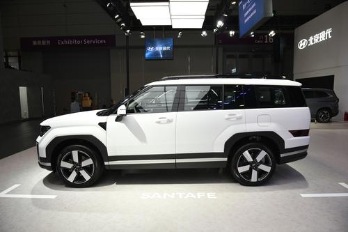 新款方盒子SUV上市，配曲面大屏+零重力座椅，2.0T爆发247马力！