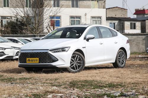 家用紧凑型轿车可以选它，1245km的综合续航，油耗低至4.6L