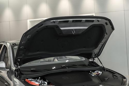 3.8秒破百，带4D底盘+空悬，纯电续航705km，这车适合年轻人