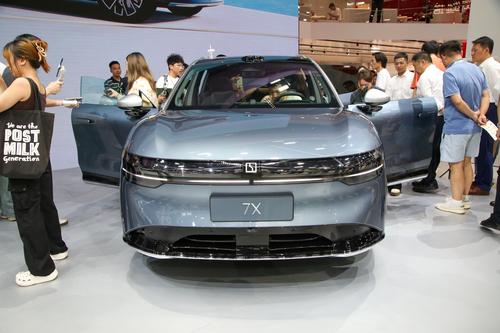 极氪7X预售开启，预售价格为23.99万起，入门版车型配置曝光