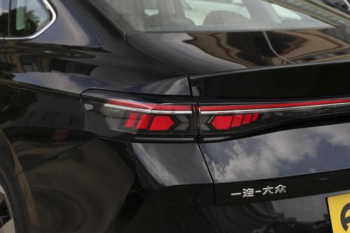 大众上硬菜！迈腾B9降价4万，1.5T/2.0T可选，竞争雅阁帕萨特！