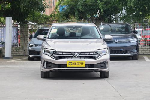 手握15万，大众速腾VS比亚迪 秦PLUS DM-i究竟谁更能打？