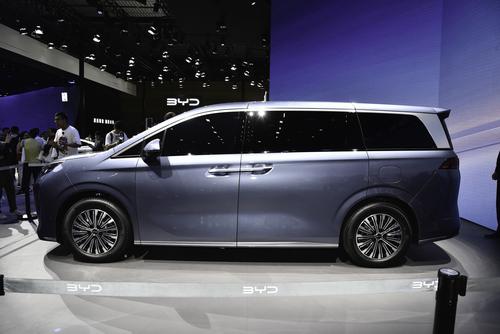 比亚迪MPV夏亮相，预售价30万起