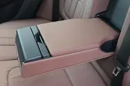 第二排中央扶手