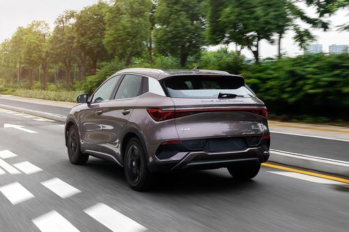 买车再等等，元PLUS、银河E5和广汽埃安Y 10万级纯电SUV怎么选？