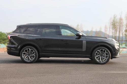 家里人多建议看看这款SUV，7座长续航，3电机，领克09 EM-P远航版