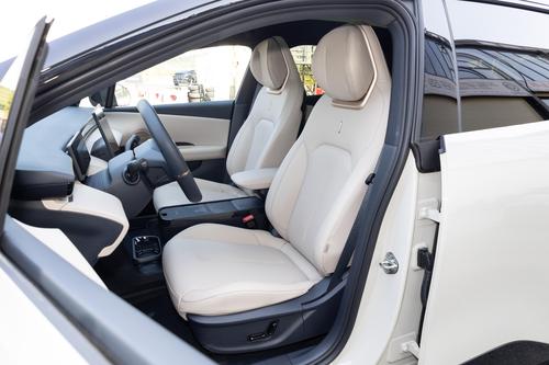 实拍领克Z20：13万出头买"电动钢炮"，5.3秒破百，带劲吗？