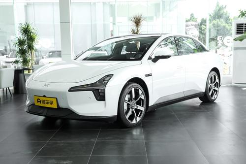 11.98万起售，小鹏MONA M03上市，搭配自研图灵芯片，配智驾