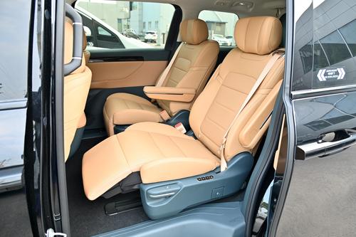 广汽新产品，油耗5.58L+轴距2.93米，大7座布局，家用选TA就对了