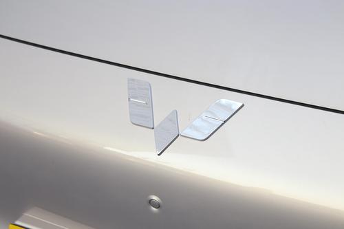 五菱再亲民，续航1100km+双独悬，还是大五座SUV，12万不到买顶配